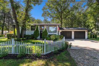 819 W Michigan St, New Buffalo, MI 49117