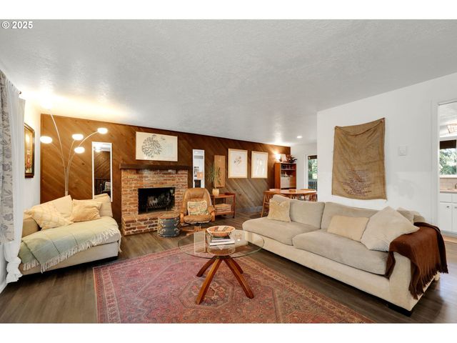 4815 BROOKWOOD St, Eugene, OR 97405