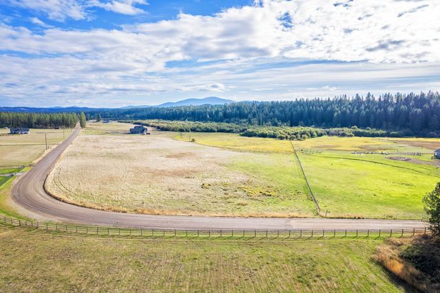 24340 N Crescent Rd, Chattaroy, WA 99003