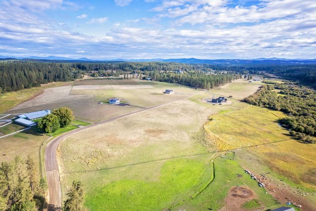 24340 N Crescent Rd, Chattaroy, WA 99003