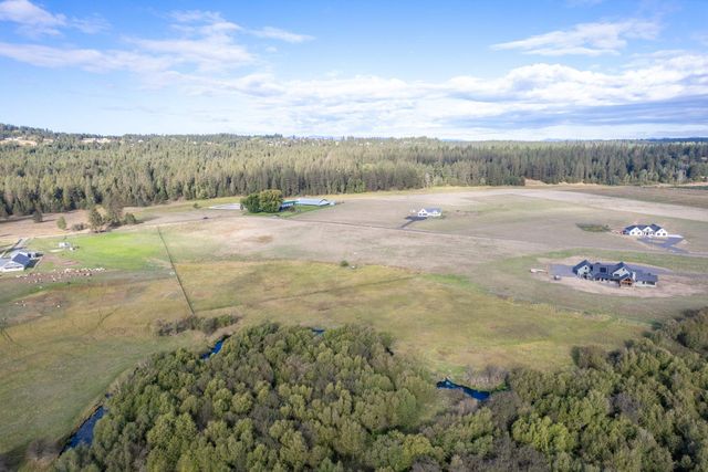 24340 N Crescent Rd, Chattaroy, WA 99003