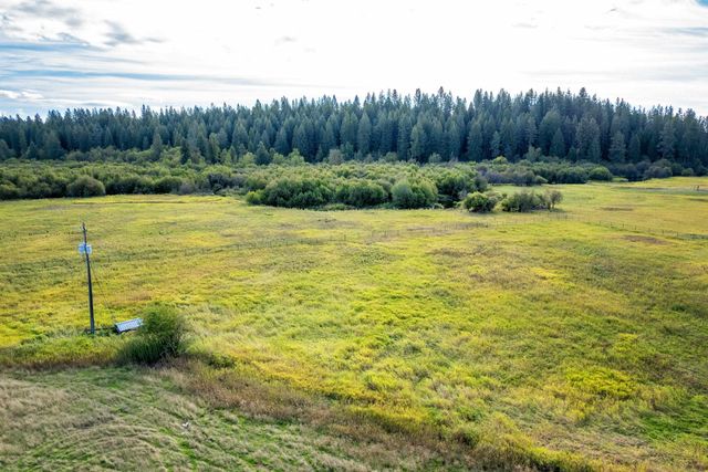 24340 N Crescent Rd, Chattaroy, WA 99003
