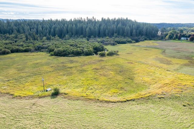 24340 N Crescent Rd, Chattaroy, WA 99003