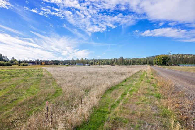 24340 N Crescent Rd, Chattaroy, WA 99003