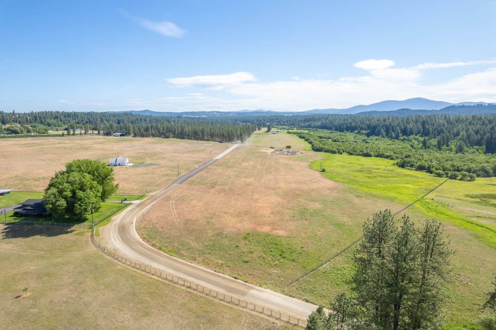 24340 N Crescent Rd, Chattaroy, WA 99003