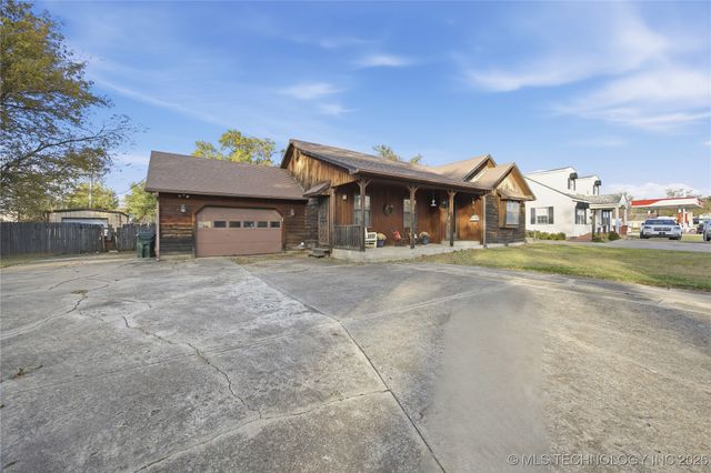 1812 Houston Street, Muskogee, OK 74403