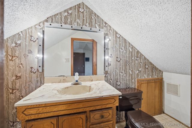 1812 Houston Street, Muskogee, OK 74403