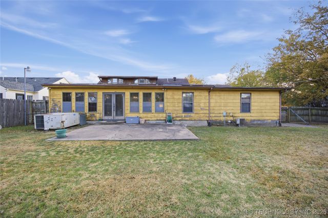 1812 Houston Street, Muskogee, OK 74403