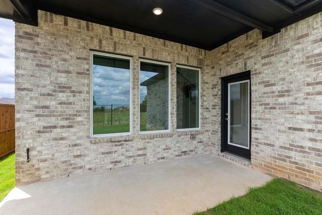 1020 Wheatland Drive, Justin, TX 76247