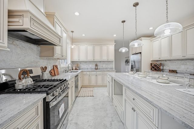 110 Crystal Brook Drive, Springfield, MA 01118