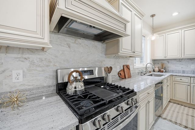 110 Crystal Brook Drive, Springfield, MA 01118