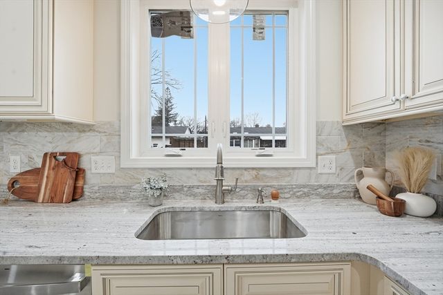 110 Crystal Brook Drive, Springfield, MA 01118