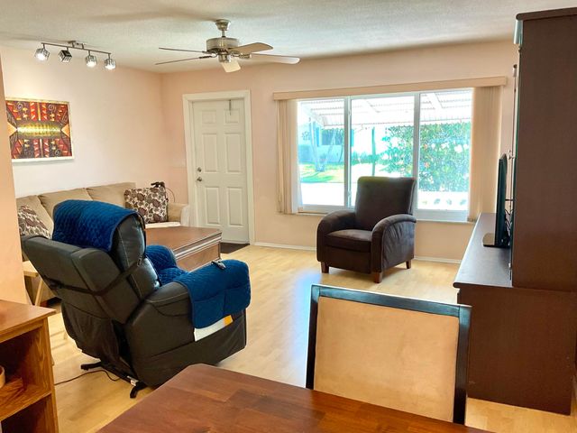 133 NW 10th Court, Boynton Beach, FL 33426