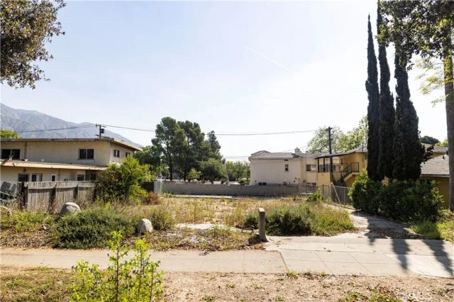 1210 N Altadena, Pasadena, CA 91107