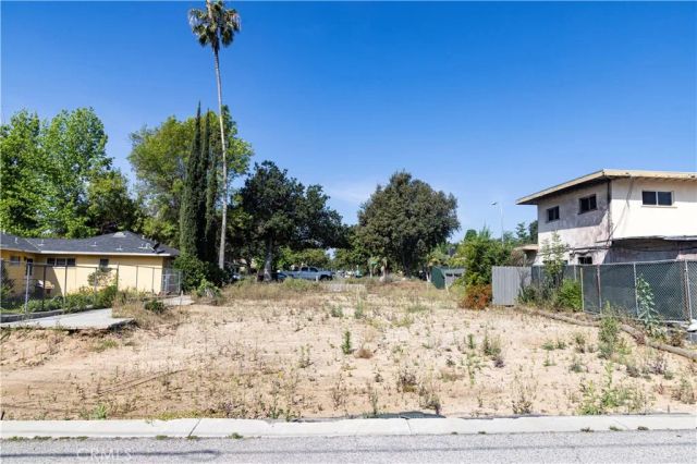1210 N Altadena, Pasadena, CA 91107