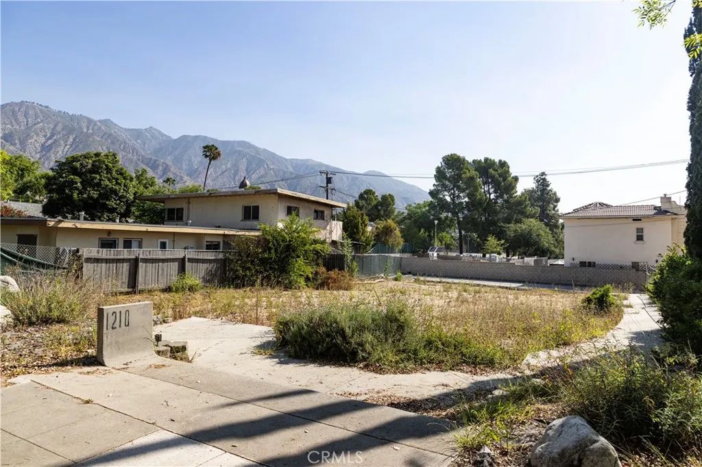1210 N Altadena, Pasadena, CA 91107