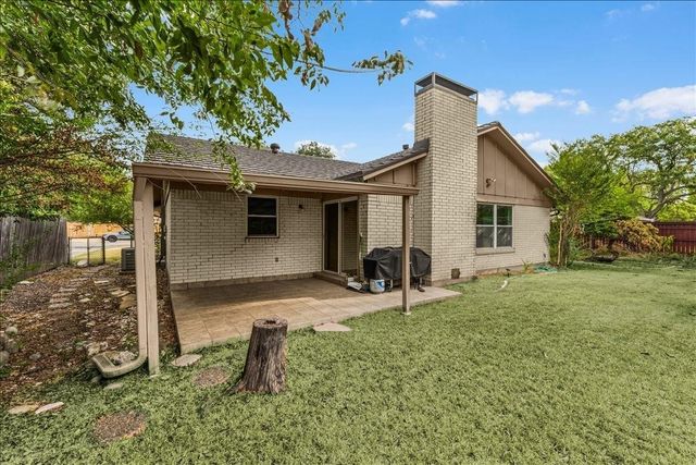 8933 Kincaid Drive, Benbrook, TX 76116