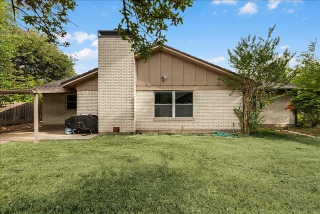 8933 Kincaid Drive, Benbrook, TX 76116