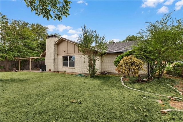 8933 Kincaid Drive, Benbrook, TX 76116
