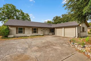 8933 Kincaid Drive, Benbrook, TX 76116