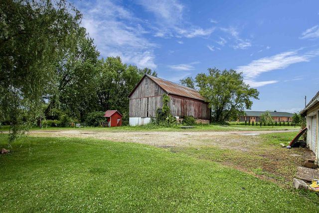 9511 OLD ROAD, Fremont, WI 54940