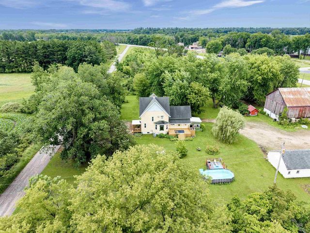 9511 OLD ROAD, Fremont, WI 54940