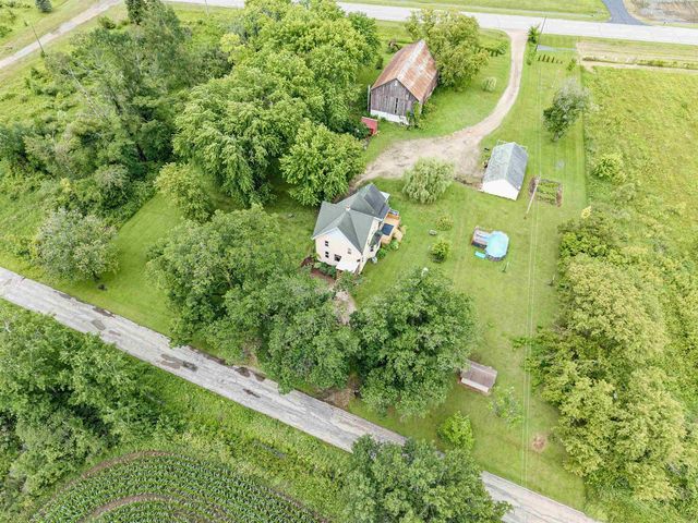 9511 OLD ROAD, Fremont, WI 54940