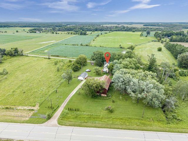 9511 OLD ROAD, Fremont, WI 54940