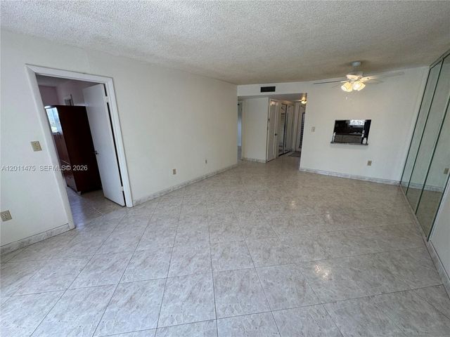 8465 Sunrise Lakes Blvd 212, Sunrise, FL 33322