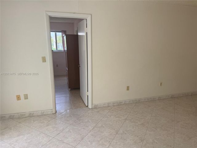 8465 Sunrise Lakes Blvd 212, Sunrise, FL 33322