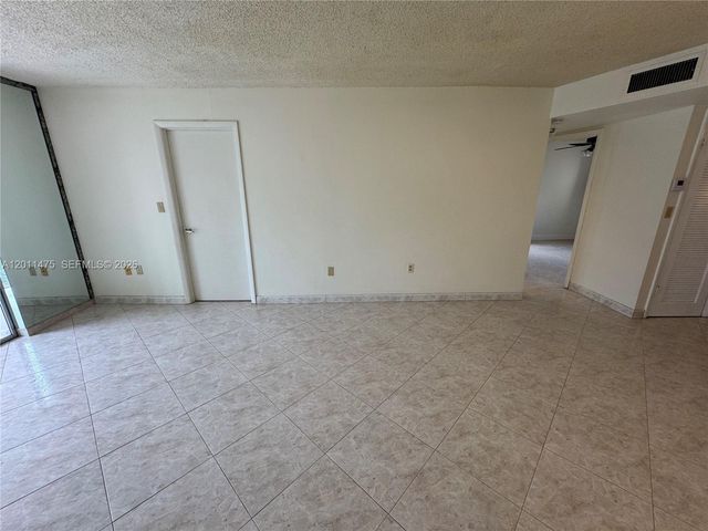 8465 Sunrise Lakes Blvd 212, Sunrise, FL 33322