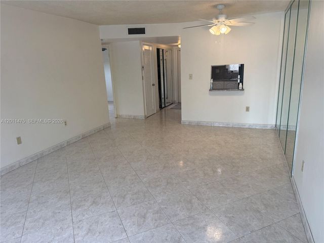 8465 Sunrise Lakes Blvd 212, Sunrise, FL 33322