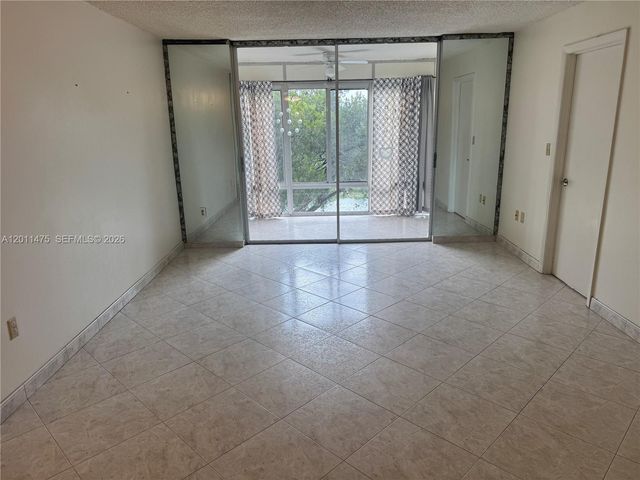 8465 Sunrise Lakes Blvd 212, Sunrise, FL 33322