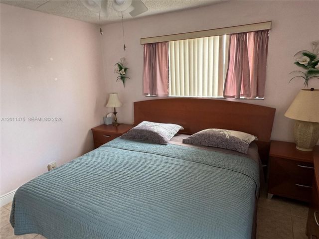 8465 Sunrise Lakes Blvd 212, Sunrise, FL 33322