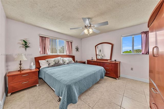 8465 Sunrise Lakes Blvd 212, Sunrise, FL 33322