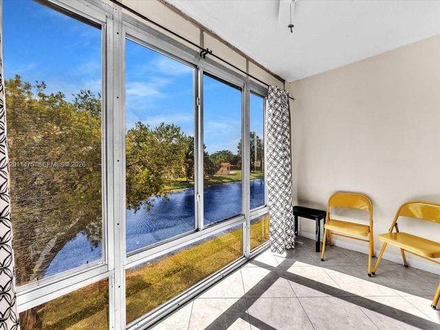 8465 Sunrise Lakes Blvd 212, Sunrise, FL 33322
