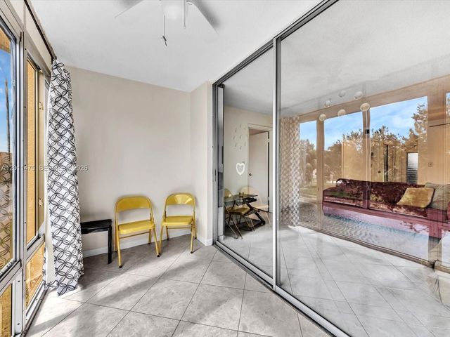 8465 Sunrise Lakes Blvd 212, Sunrise, FL 33322