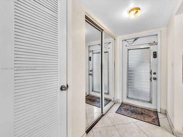 8465 Sunrise Lakes Blvd 212, Sunrise, FL 33322