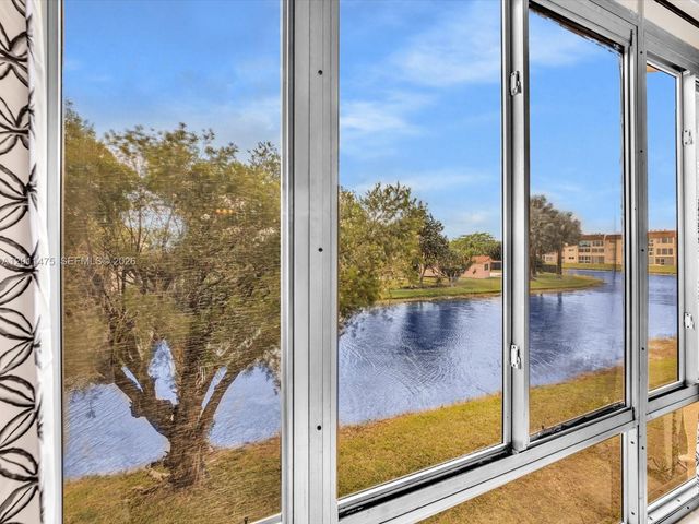 8465 Sunrise Lakes Blvd 212, Sunrise, FL 33322
