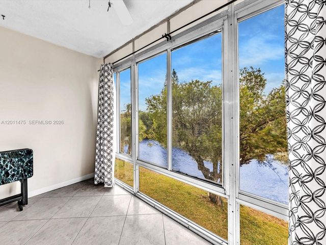 8465 Sunrise Lakes Blvd 212, Sunrise, FL 33322