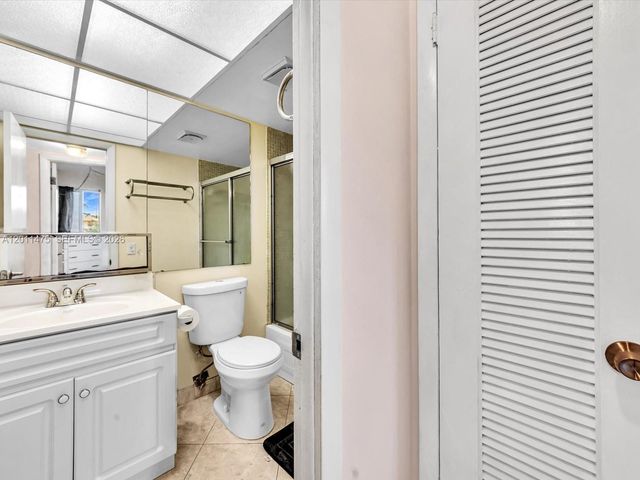 8465 Sunrise Lakes Blvd 212, Sunrise, FL 33322