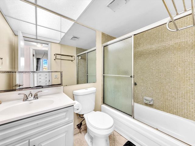 8465 Sunrise Lakes Blvd 212, Sunrise, FL 33322