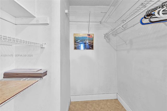 8465 Sunrise Lakes Blvd 212, Sunrise, FL 33322