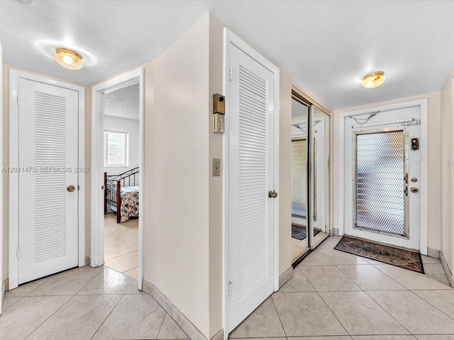 8465 Sunrise Lakes Blvd 212, Sunrise, FL 33322