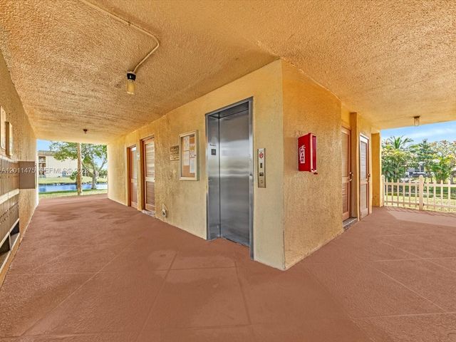 8465 Sunrise Lakes Blvd 212, Sunrise, FL 33322