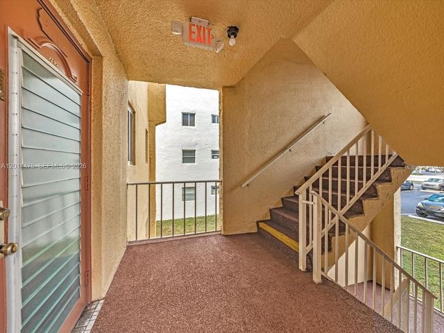 8465 Sunrise Lakes Blvd 212, Sunrise, FL 33322