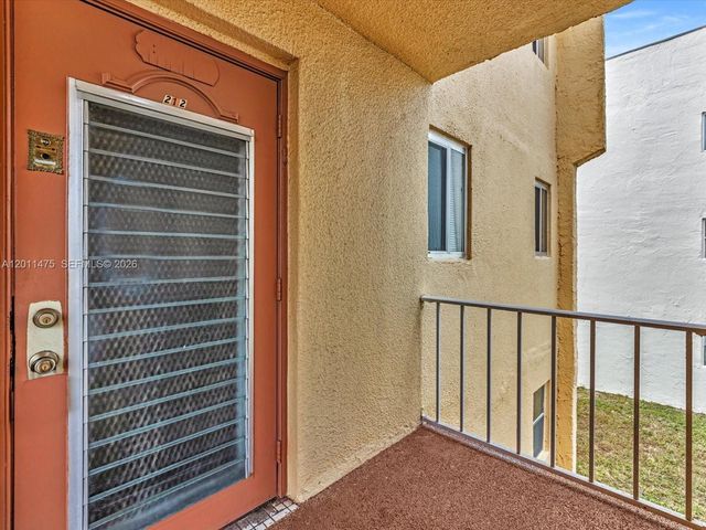 8465 Sunrise Lakes Blvd 212, Sunrise, FL 33322