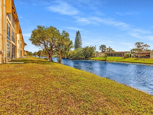8465 Sunrise Lakes Blvd 212, Sunrise, FL 33322