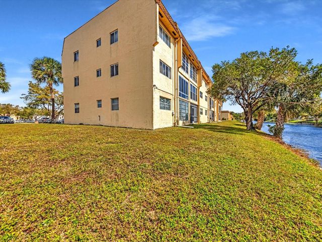 8465 Sunrise Lakes Blvd 212, Sunrise, FL 33322
