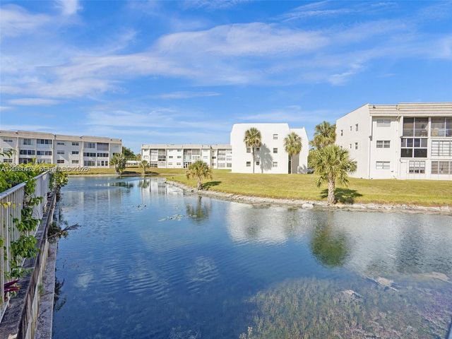 8465 Sunrise Lakes Blvd 212, Sunrise, FL 33322